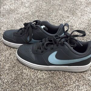 Nike Kids Black and Light Blue Sneakers size 5Y